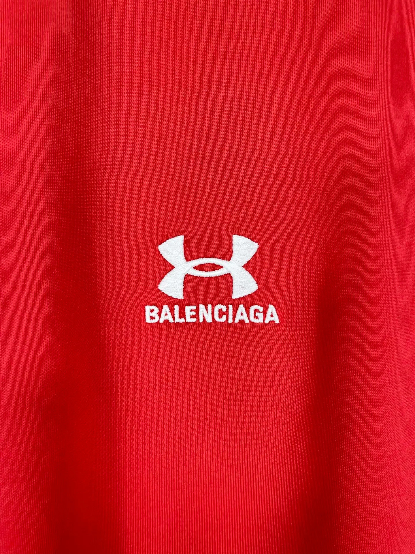 【 . Quality】BALENCI*GA/ Under Armour T # SS 24 New Arrival。 ， 。 。 ZP 。 260 ， . ， 。 。Classic LOGO ， ， ， 。 . 。 OS . Same Style ：BL 223372 ：Black，Red， Size：XS S M L
